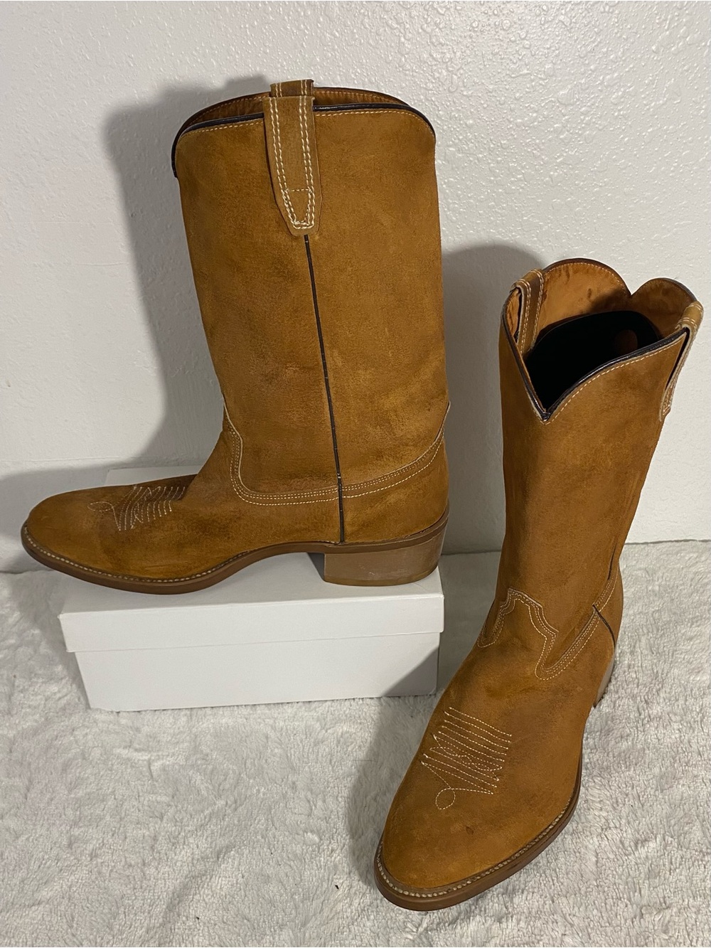 Vintage Wolverine Tan Suede Western Cowboy Boots Men’s Size 12D Vibram Soles